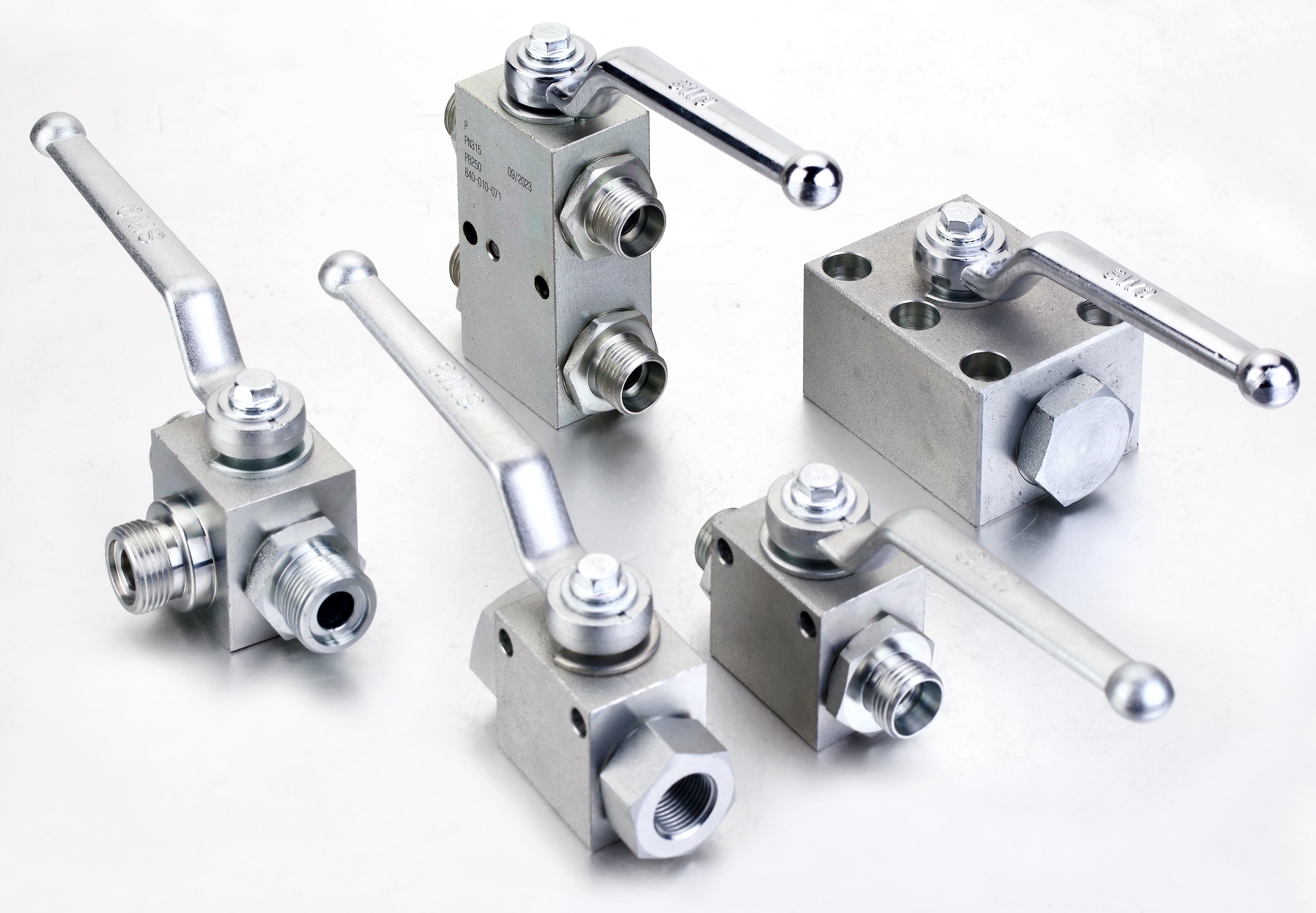Title: Carbon Steel Industrial Hydraulic Ball Valve Zinc plated carbon steel hydraulic ball valve with synthetic seals for mineral oil systems