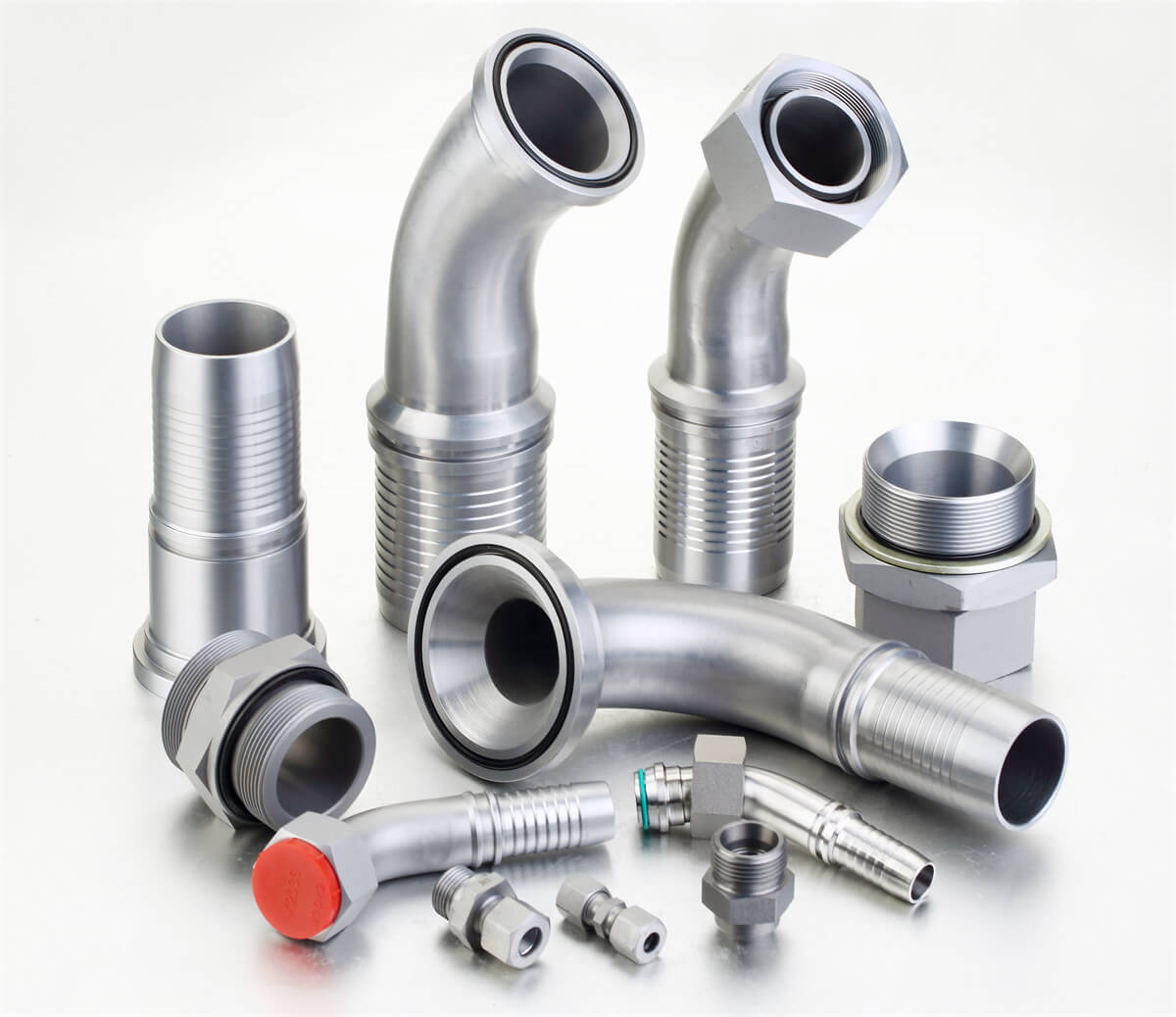 Wind turbine hydraulic fittings