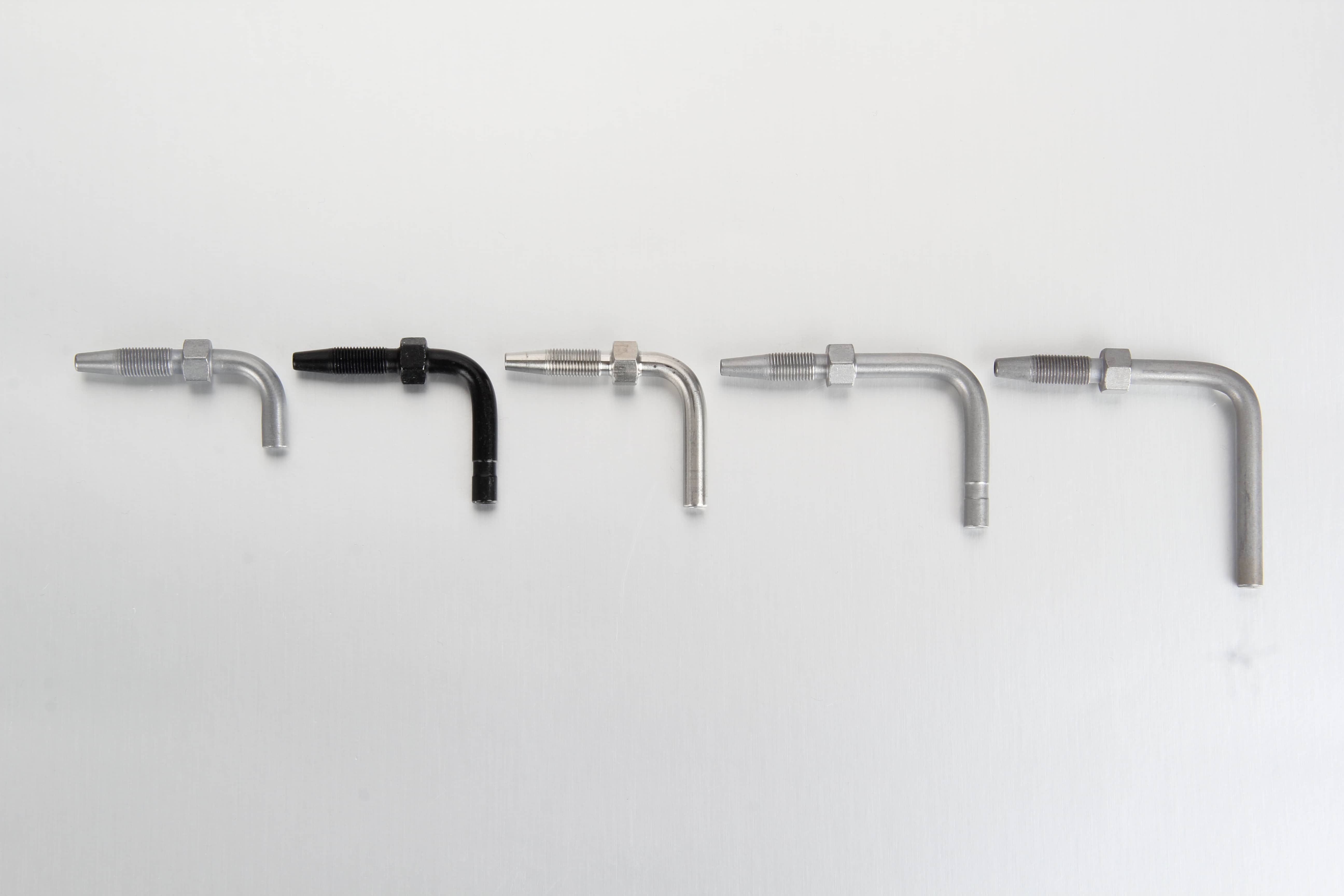 Side-by-side comparison of plain 90° elbow hose stud pipe sockets for cutting ring fittings and grooved 90° hose sockets for push-in blocks