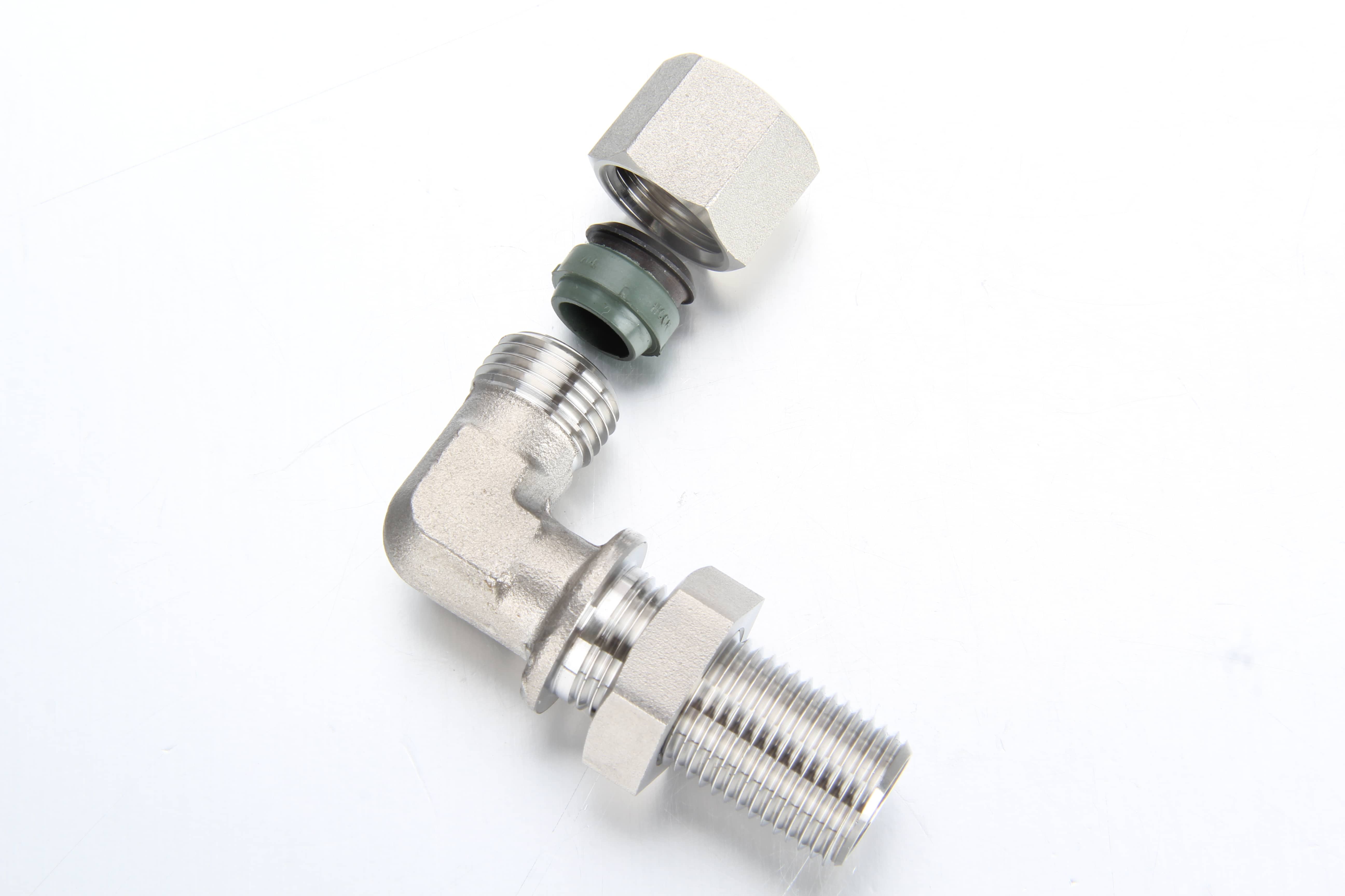  Technical cross-section showcasing the integrated elastomeric soft seal inside the EO-2 functional biting ring assembly