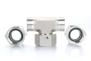 Close-up of the stainless steel mechanical biting ring paired with its factory-preassembled rubber profile seal.