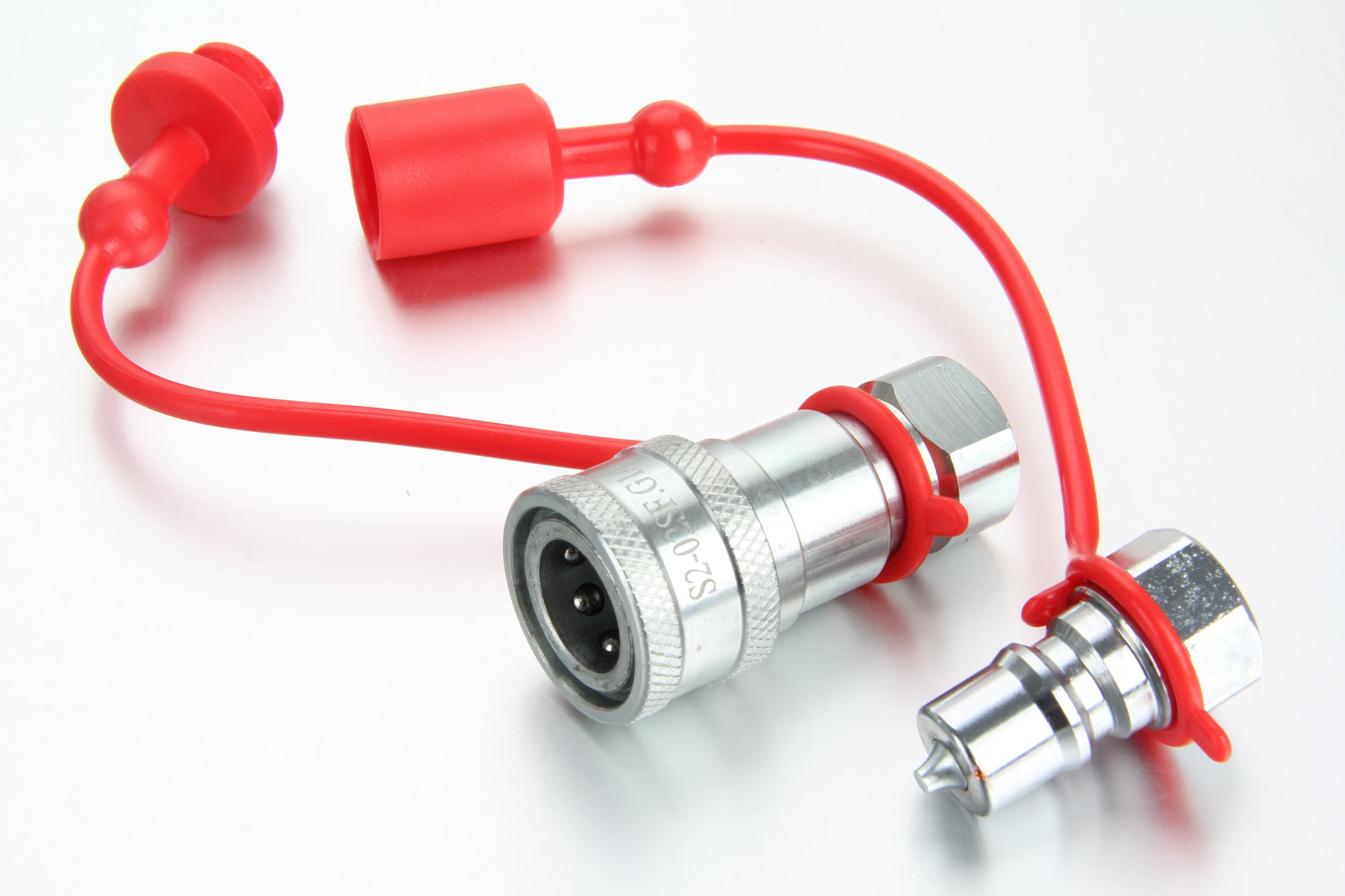  Macro view looking into the female inlet port of a DIN 7241-B coupler showcasing clean NPT and BSP internal threads.