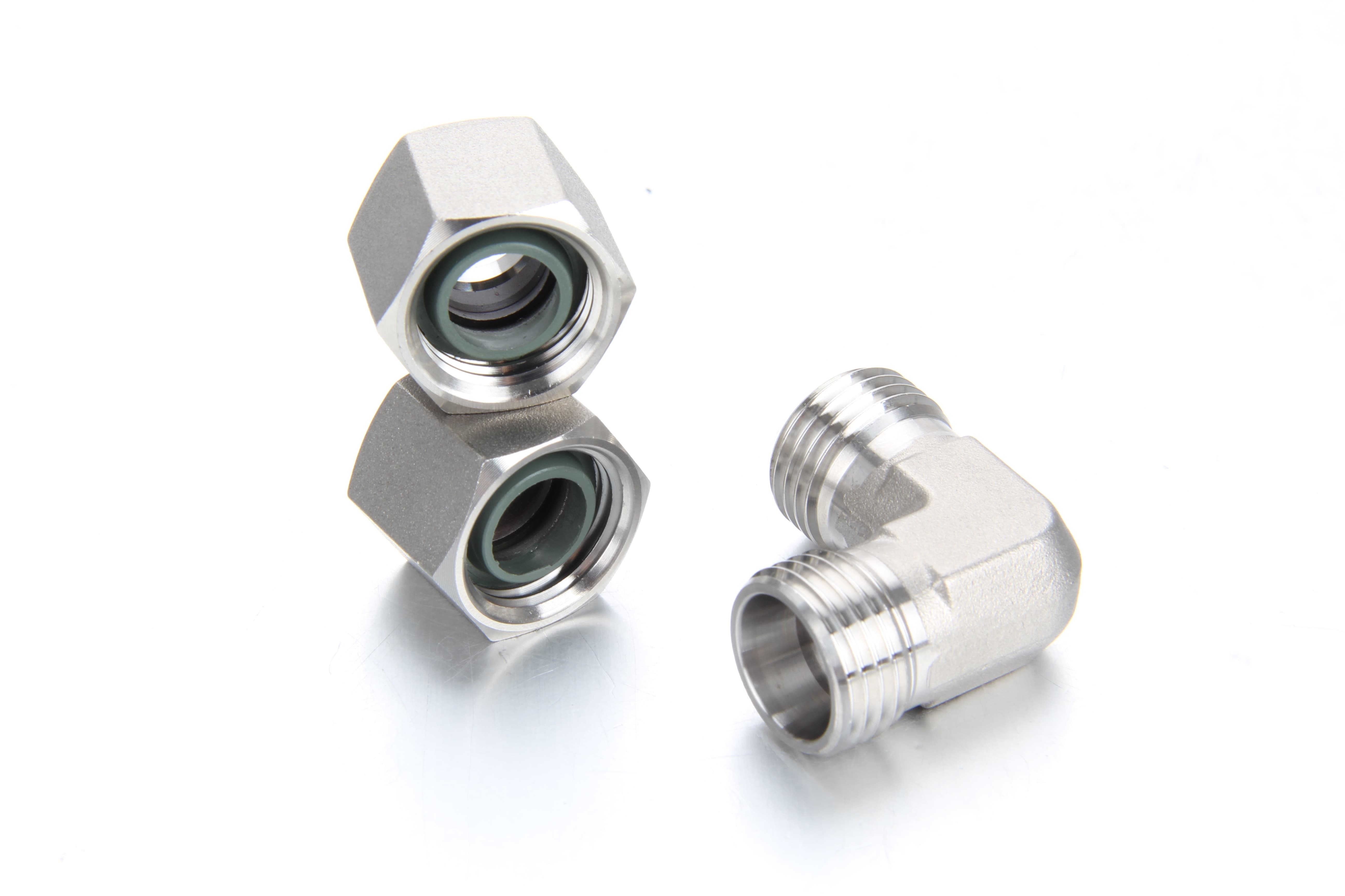 Leak free metric compression coupling featuring an integrated elastomeric EO2 soft seal cutting ring assembly for high impulse hydraulic systems.