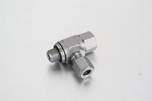 Metric banjo fitting tee assembly with a hollow male and female bolt branching two auto lube system lines from a single port.