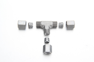  Industrial inspection and continuous oil-pressure endurance testing of symmetric LL series tee union fittings in an ISO-certified facility.