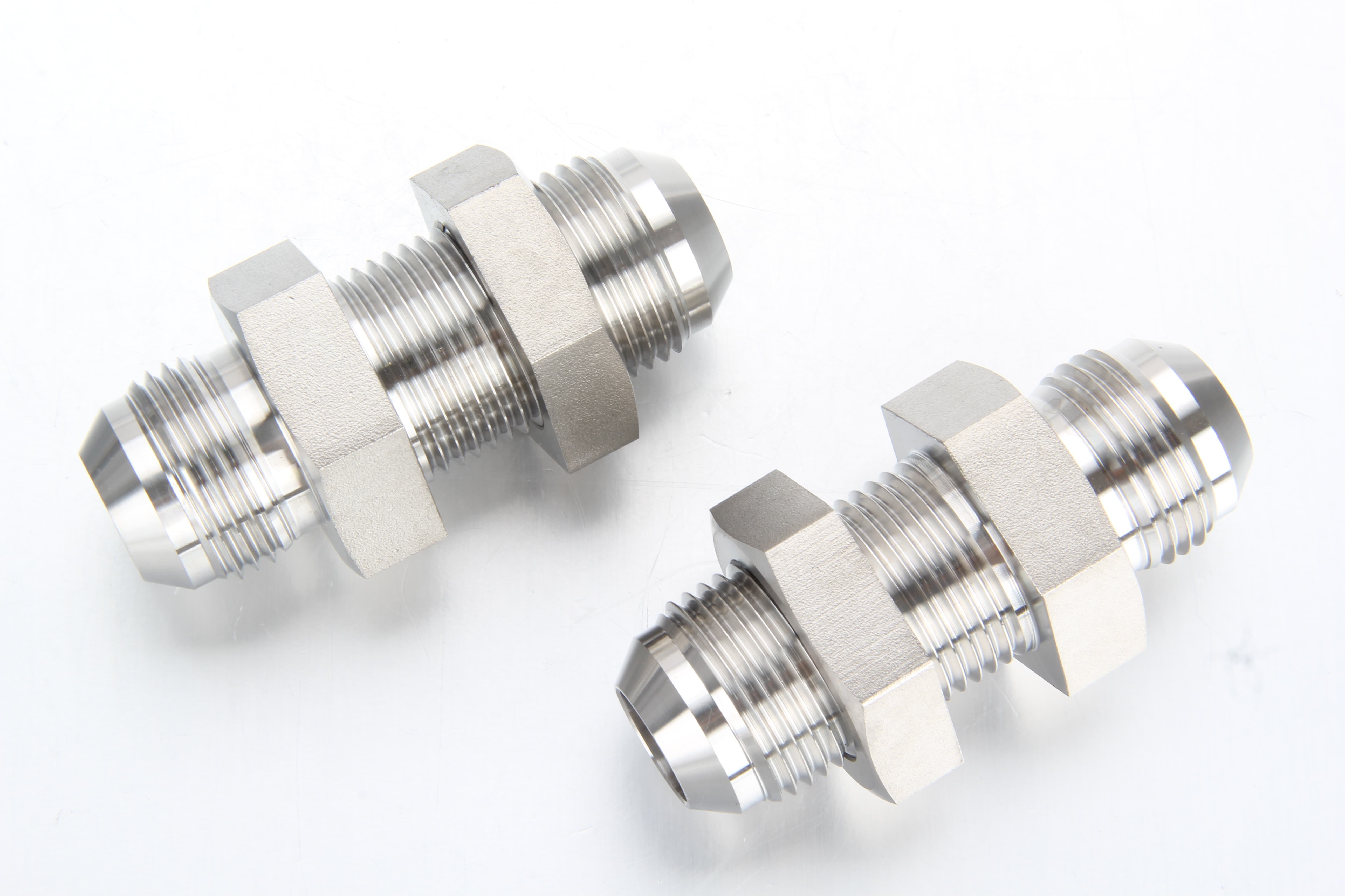 Stainless steel JIC bulkhead flare fitting with locknut