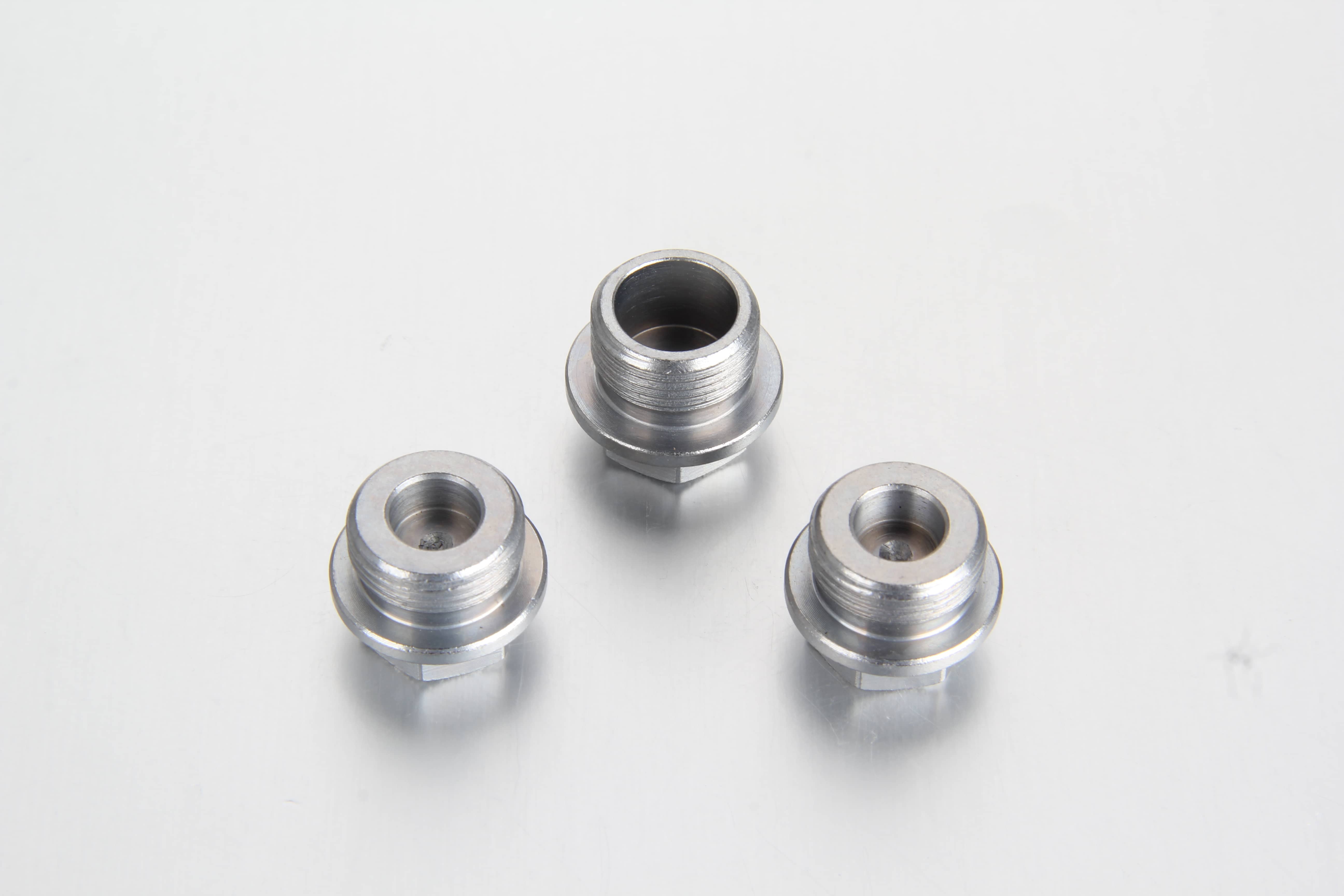 A macro perspective focusing on the flat, sharp concentric sealing collar face at the base of a metric DIN 910 external hex blanking plug