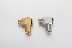 A professional close-up shot of a 90-degree freely movable swivel banjo fitting with an integrated high-pressure rotating joint for central lubrication grease lines.