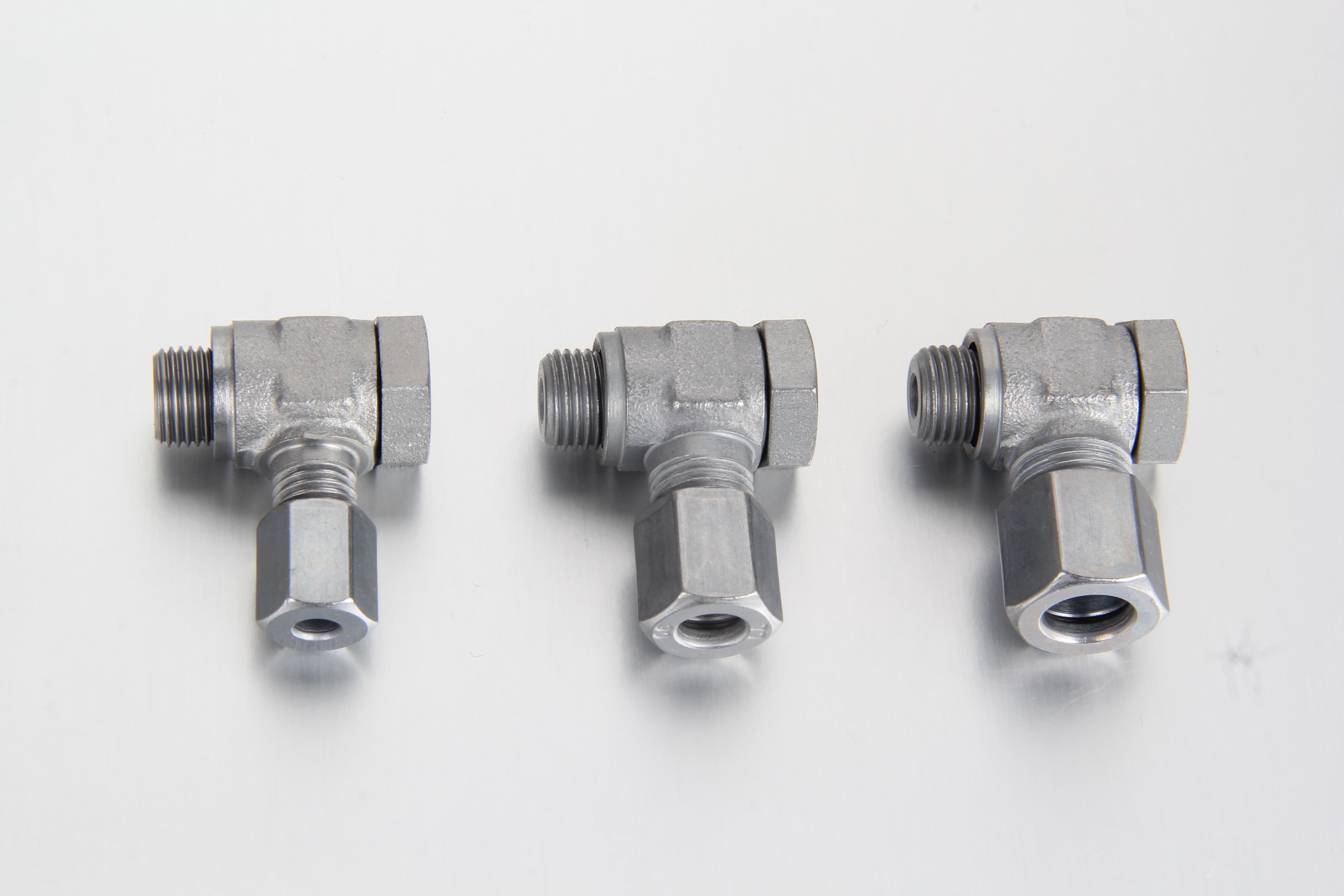 Metric banjo fitting elbow assembly with a hollow male bolt and compression nut for centralized grease line ports.