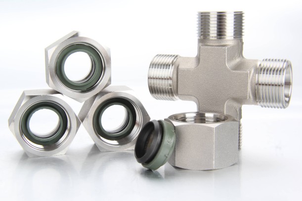 Fitsch heavy-duty metric 24-degree cone stainless steel fittings equivalent to Parker EO2 series, featuring the functional nut design with integrated elastomeric soft seals and cutting stop-rings for high-pressure industrial hydraulic networks