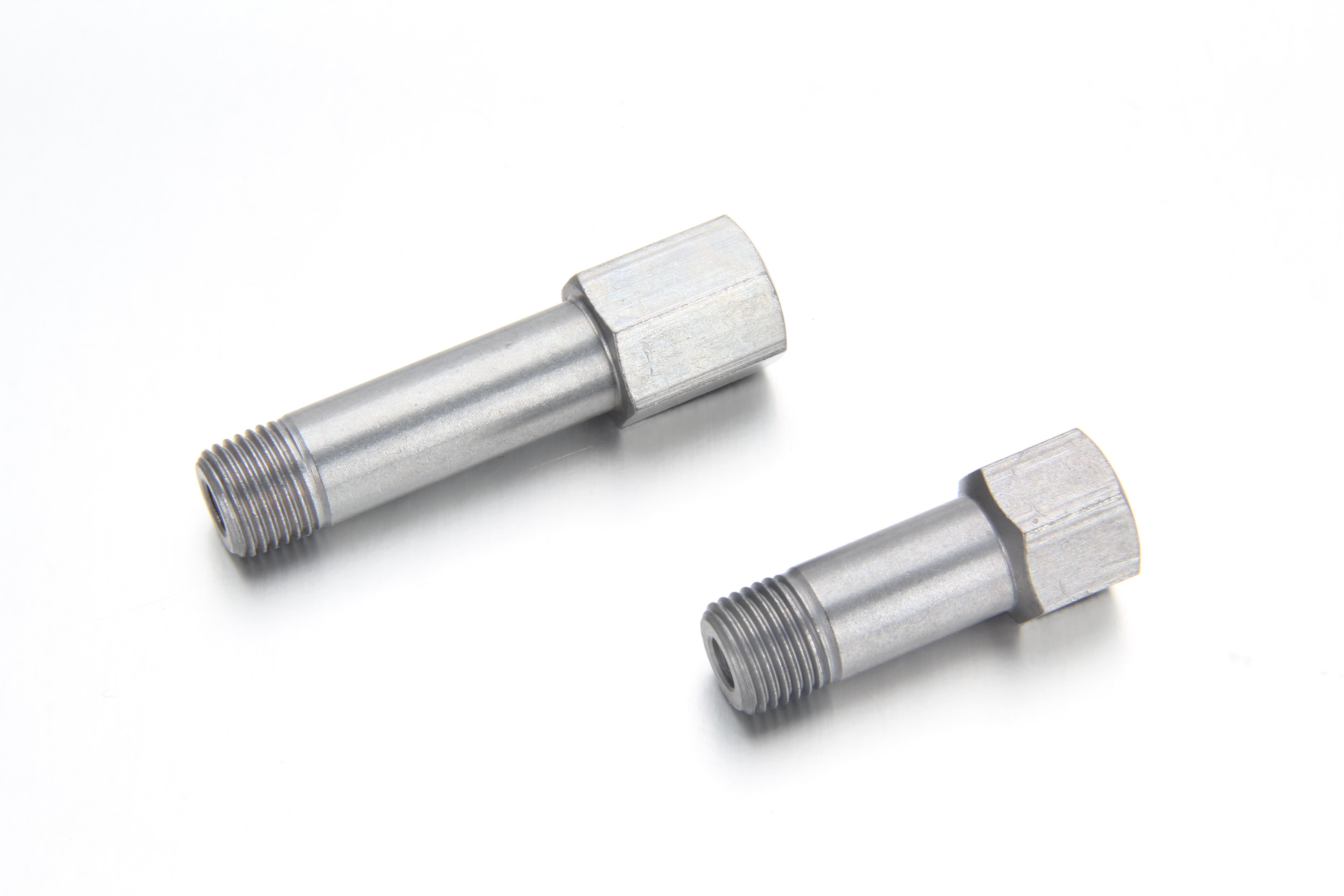 Stainless steel straight reducing socket showing metric and NPT male-to-female threads for an industrial central lubrication system.