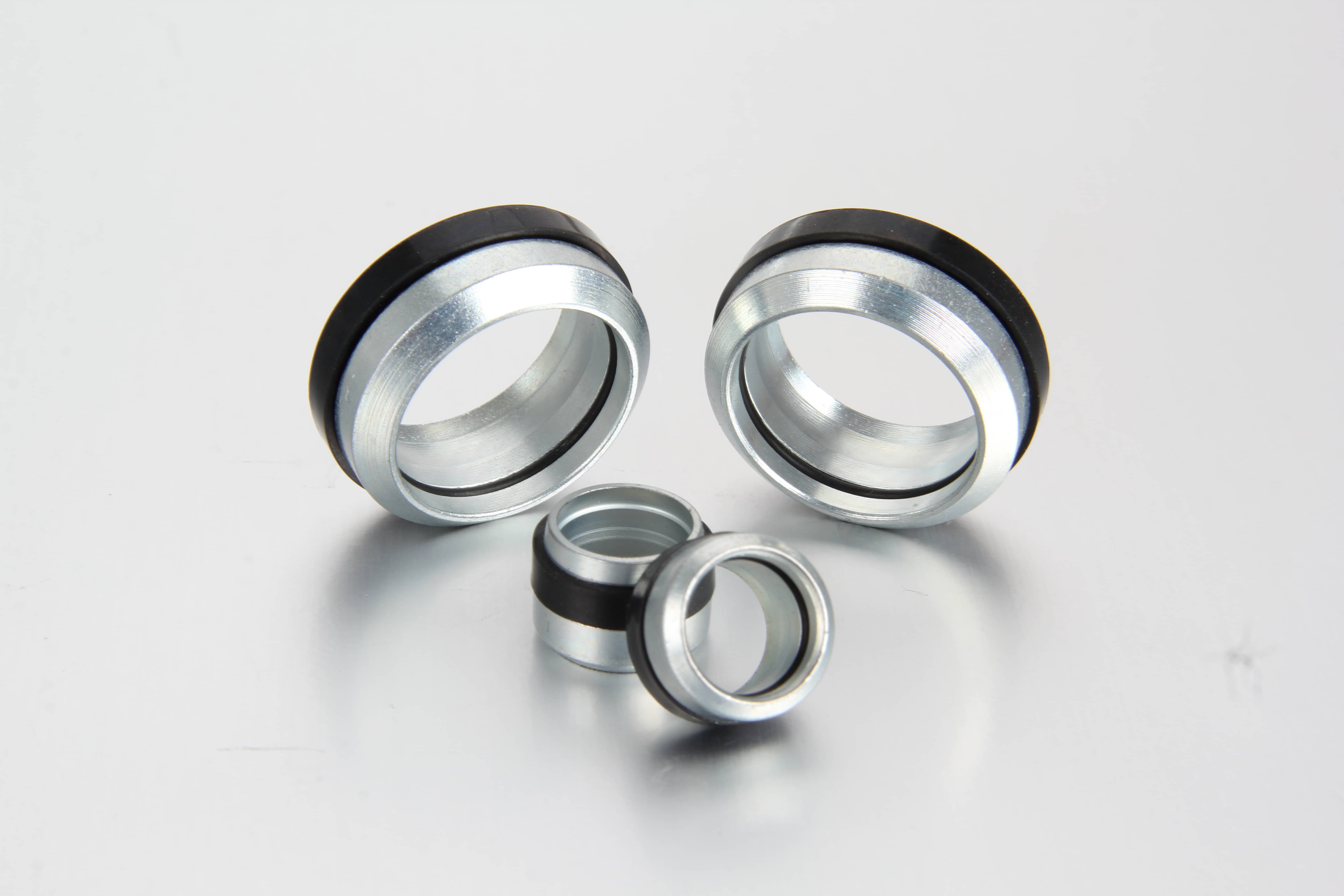 Cross-section diagram of an ISO 8434-1 soft seal cutting ring showing the elastomeric O-ring groove and metallic double cutting edges